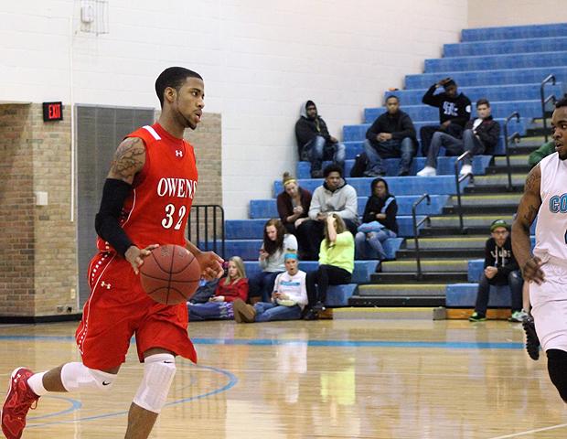 John Murry, pictured here in tonight's game, led the Express in scoring with 17 points in a 79-76 win. Photo by Nicholas Huenefeld/Owens Sports Information