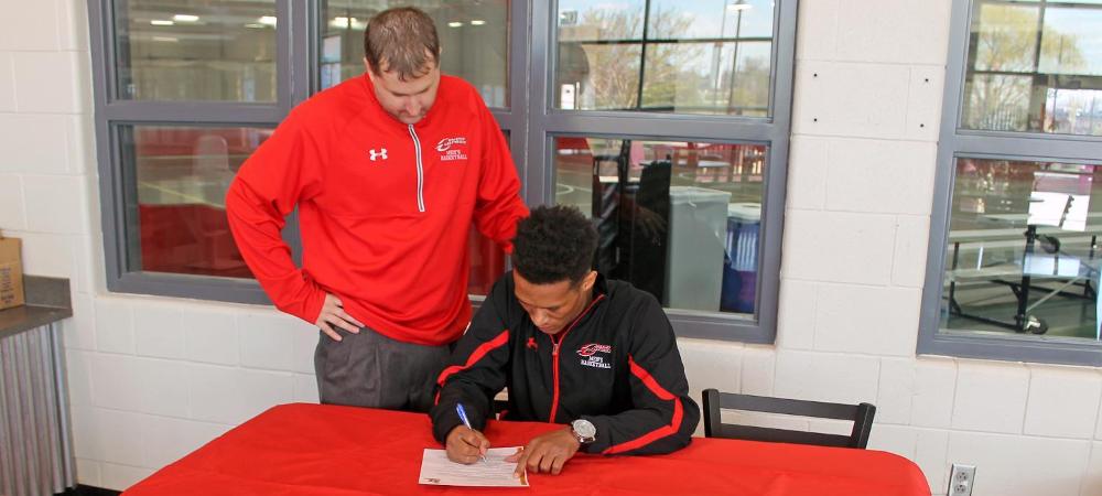 Early Jr. Signs With Indiana Tech University