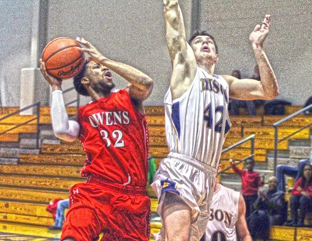 John Murry looks to score over Edison's Gabe Mohler in today's 108-55 win. The sophomore guard reached 1,000 career points exactly with his 19 points. Photo by Tobias Flemming/Owens Sports Information