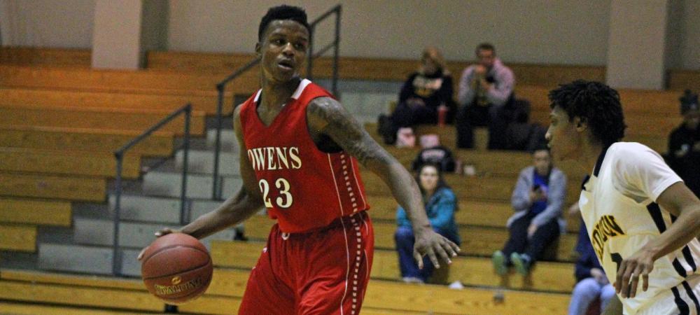 Dae'Shawn Jackson looks to keep the ball away from an Edison defender. Photo by Nicholas Huenefeld/Owens Sports Information