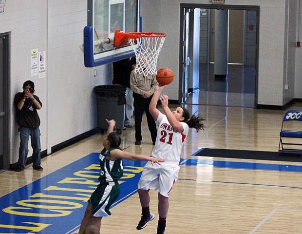 Mackenzie Heacock hits a fast break lay-in to give the Express their final lead late in OT. Despite 20 from Heacock, the Express lost 76-68 in OT. Photo by Nicholas Huenefeld/Owens Sports Information