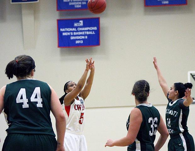Kamilah Carter, a 2013-14 WBCA All-American, attempts a shot against Cincinnati State in the Region XII District I championship game. Photo by Geoff Roberts/Owens Sports Information