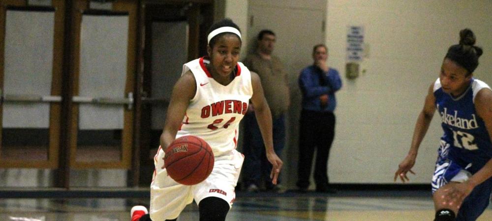 Ariel Bethea pushes the ball up the court in the second half of Wednesday's win over Lakeland. Photo by Nicholas Huenefeld/Owens Sports Information