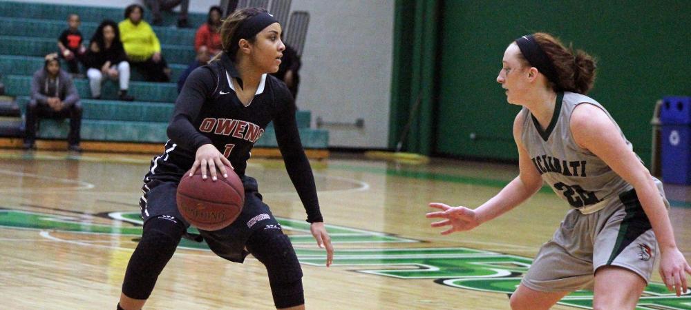 Briana Williams looks to make a play against Chloe Baird and the Cincinnati State defense. Photo by Nicholas Huenefeld/Owens Sports Information