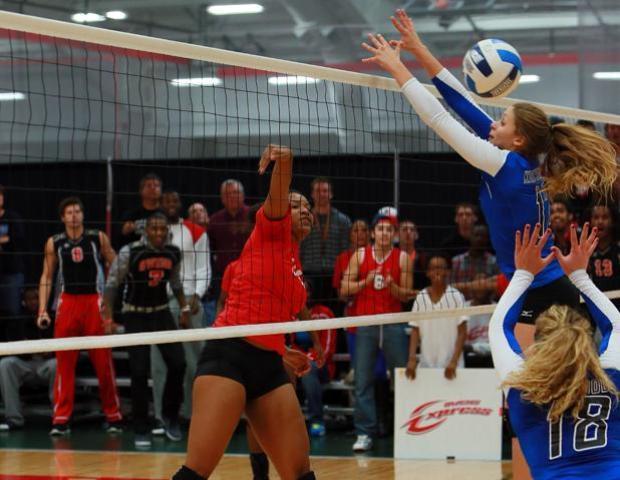Above, Jazmine Thomas gets the match winning kill as the ball flies past two Kirkwood defenders. To the left, Dakia Sellers gets one of her team-high 18 kills. The Express won in four sets and advanced to the NJCAA D-II National Tournament Quarterfinals, where they will take on Iowa Central CC at 7:30 p.m. tonight. Photos by Frawgbyte Photography