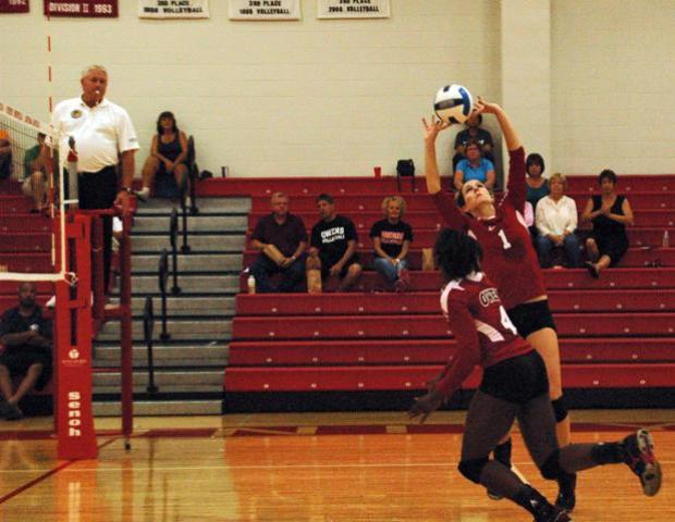 Molly Hilfinger (pictured here setting the ball to Dakia Sellers) had 36 assists and 11 digs against Lorain County on Wednesday. Sellers was second on the team in kills with 11. Photo by Nicholas Huenefeld/Owens Sports Information