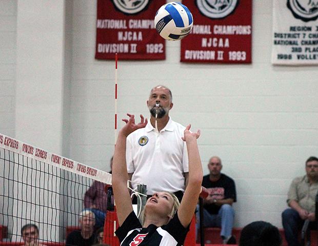 Jessica Cooper, pictured here, had 71 assists in three matches yesterday. Photo by Nicholas Huenefeld/Owens Sports Information
